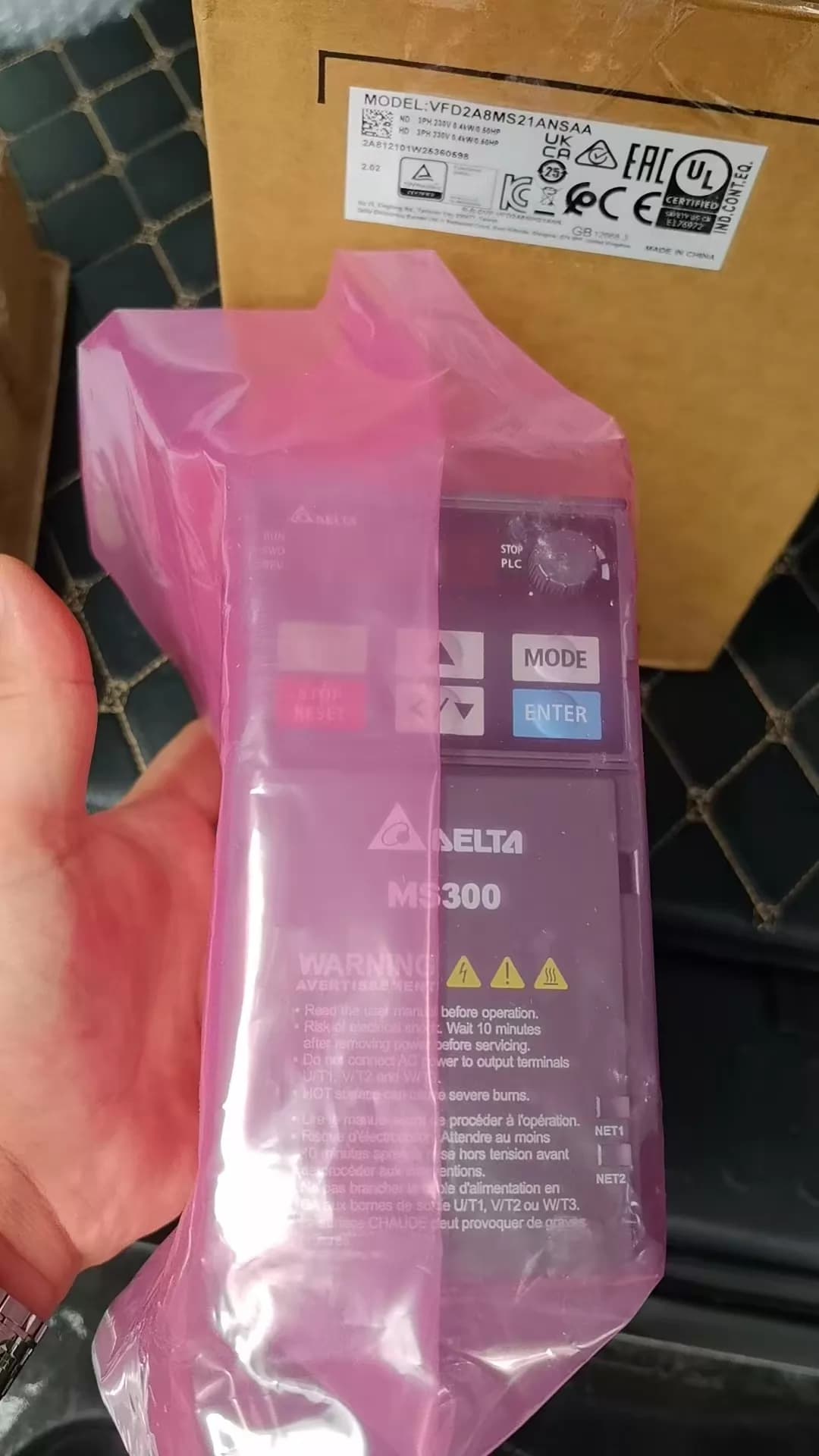 100% ολοκαίνουργιο πρωτότυπο και γνήσιο Delta 220V 0,4KW VFD2A8MS21ANSAA Μετατροπείς συχνότητας Drive Servo Motor