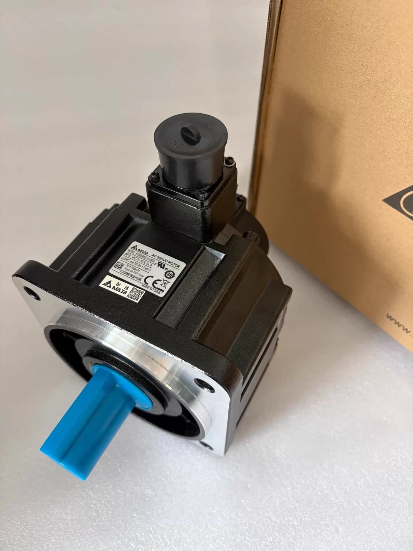 100% ολοκαίνουργιο πρωτότυπο και γνήσιο Delta ECM-E3M-E21310RSE Μετατροπείς συχνότητας Drive Servo Motor