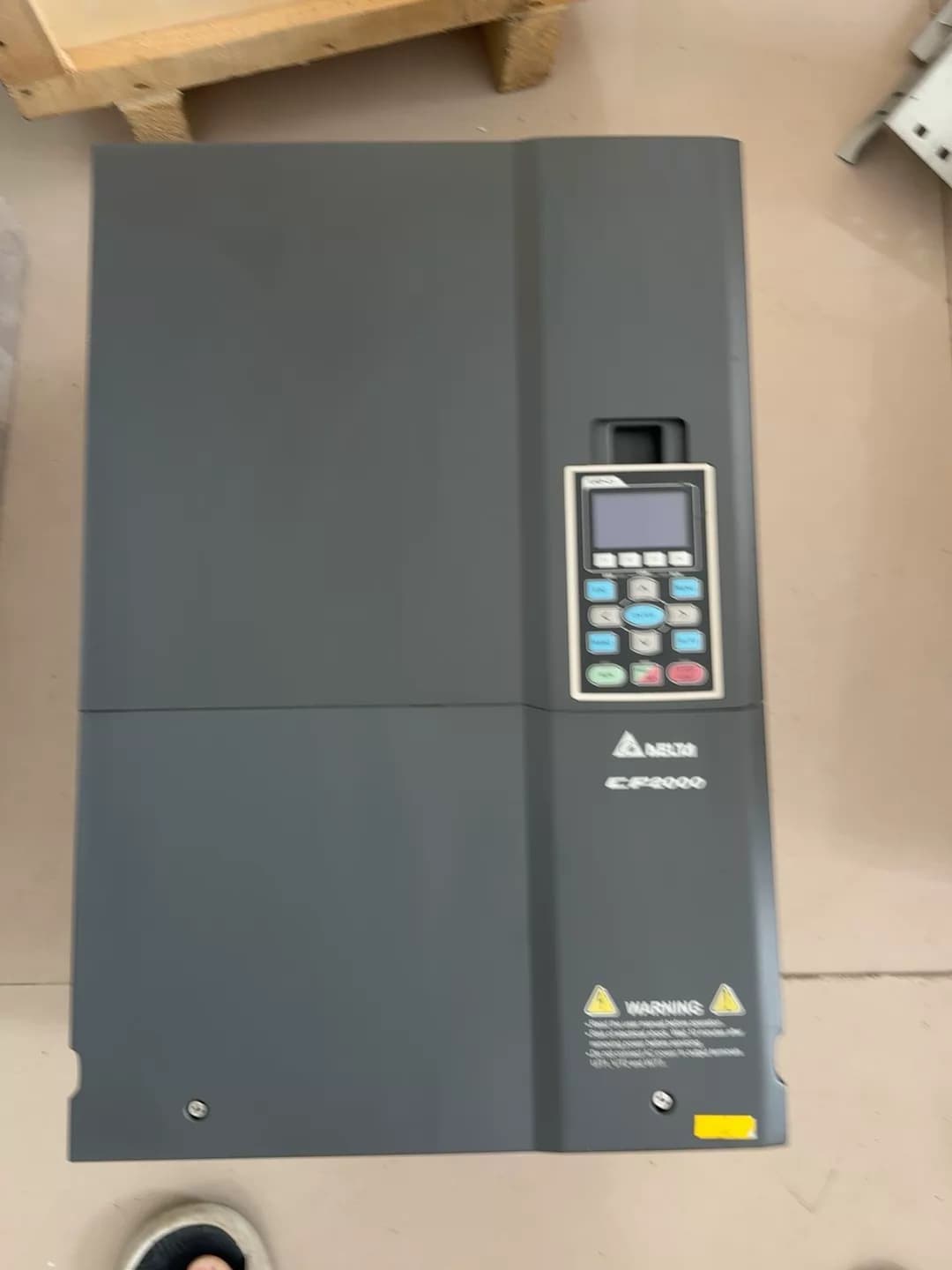 100% ολοκαίνουργιο πρωτότυπο και γνήσιο Delta VFD750CP43B-21 380V75KW Μετατροπείς συχνότητας Drive Servo Motor