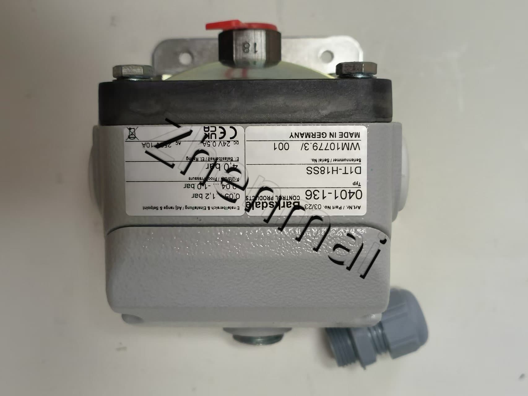 Ολοκαίνουργιο Γνήσιο Barksdale 0401-136 D1T-H18SS Αισθητήρας πίεσης Διακόπτης στάθμης Διακόπτης ροής Διακόπτης πίεσης Γρήγορη αποστολή
