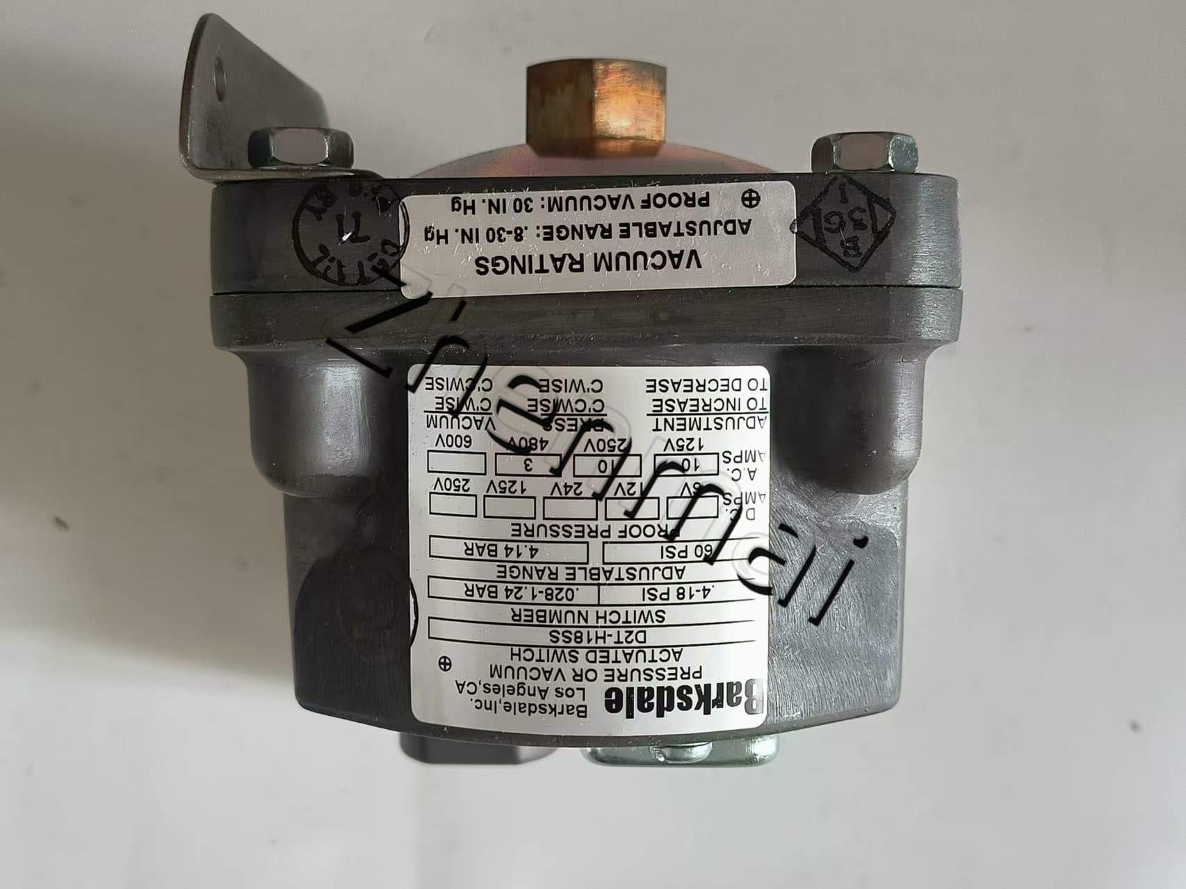 Ολοκαίνουργιο Γνήσιο Barksdale 0401-373 D2T-H18SS Αισθητήρας πίεσης Διακόπτης στάθμης Διακόπτης ροής Διακόπτης πίεσης Γρήγορη αποστολή