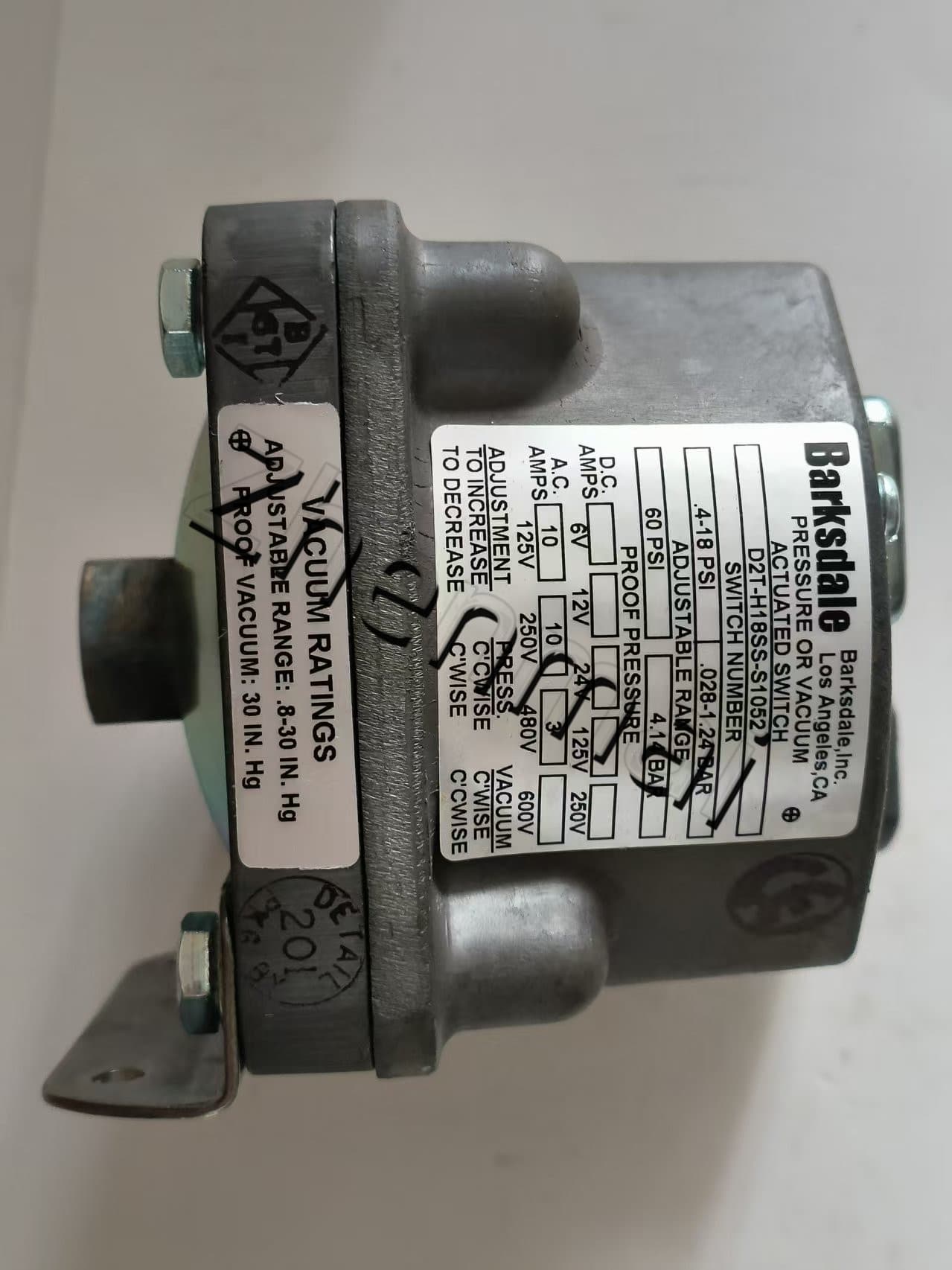 Ολοκαίνουργιο Γνήσιο Barksdale D2T-H18SS-S1052 Αισθητήρας πίεσης Διακόπτης στάθμης Διακόπτης ροής Διακόπτης πίεσης Γρήγορη αποστολή