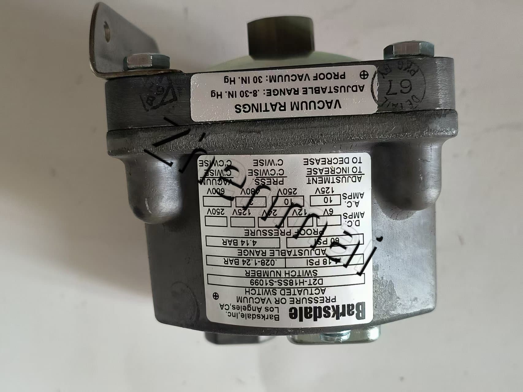 Ολοκαίνουργιο Γνήσιο Barksdale D2T-H18SS-S1099 Αισθητήρας πίεσης Διακόπτης στάθμης Διακόπτης ροής Διακόπτης πίεσης Γρήγορη αποστολή