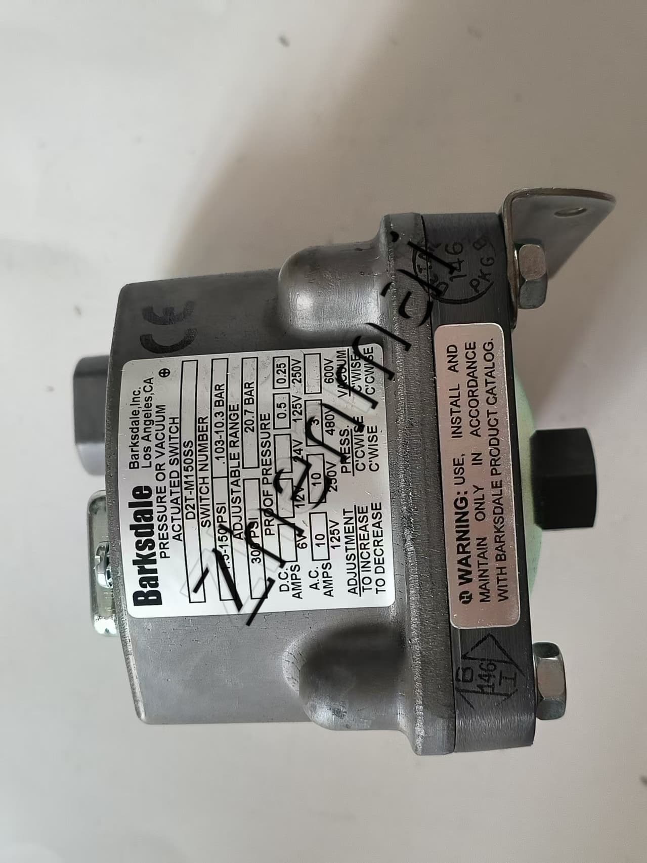 Ολοκαίνουργιο Γνήσιο Barksdale D2T-M150SS Αισθητήρας πίεσης Διακόπτης στάθμης Διακόπτης ροής Διακόπτης πίεσης Γρήγορη αποστολή
