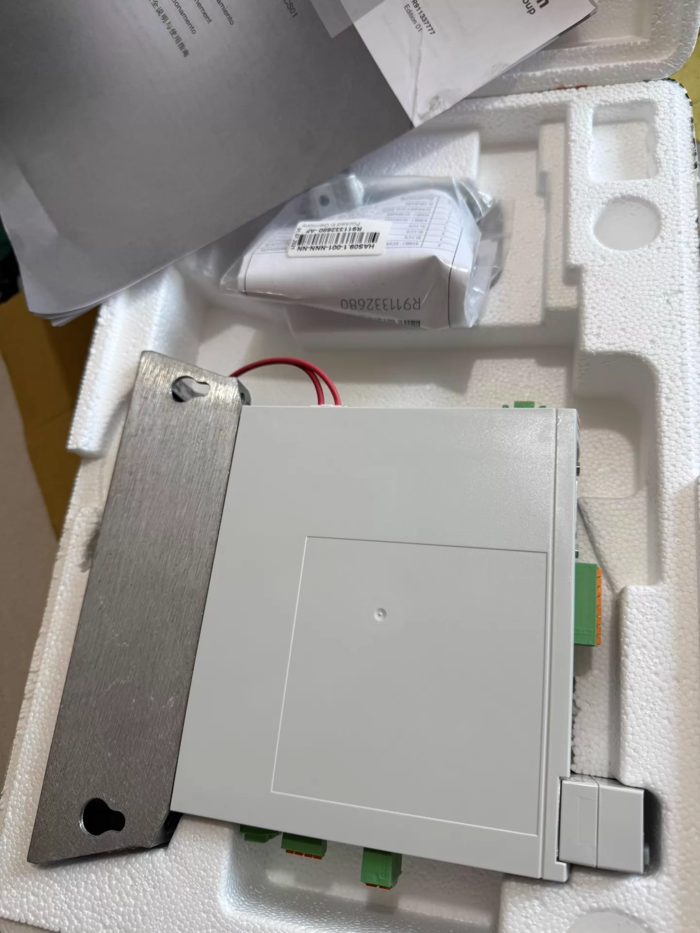 Ολοκαίνουργιο Γνήσιο σερβοκινητήρα Bosch Rexroth HCS01.1E-W0009-A-02-B-ET-EC-PB-NN-NN-FW σερβοκινητήρα Γρήγορη αποστολή