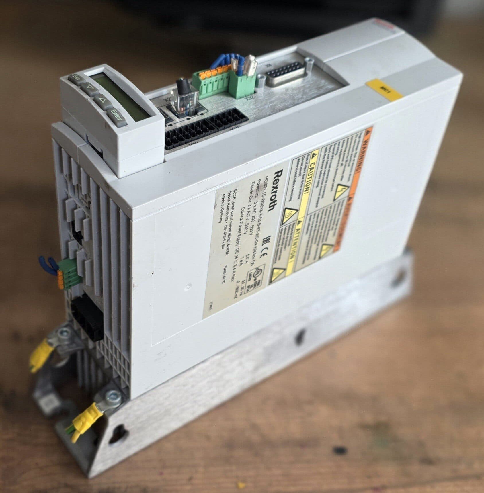 Ολοκαίνουργιο αυθεντικό σερβοκινητήρα Bosch Rexroth HCS01.1E-W0018-A-03-B-ET-EC-DA-NN-NN-FW Γρήγορη αποστολή
