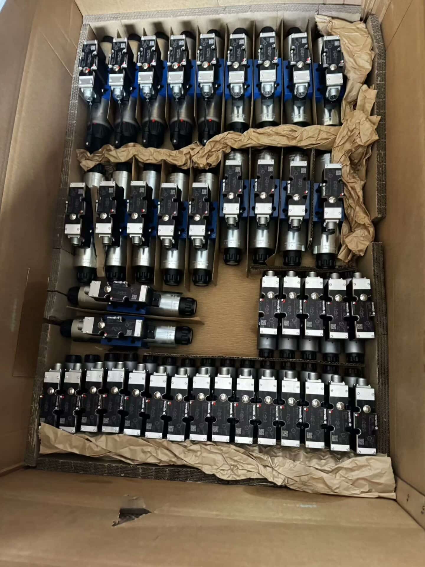 Ολοκαίνουργιο Γνήσιο σερβοκινητήρα Bosch Rexroth Proportional valve 3DREME16P-7X/250YG24K31F1V Servo Motor Γρήγορη αποστολή
