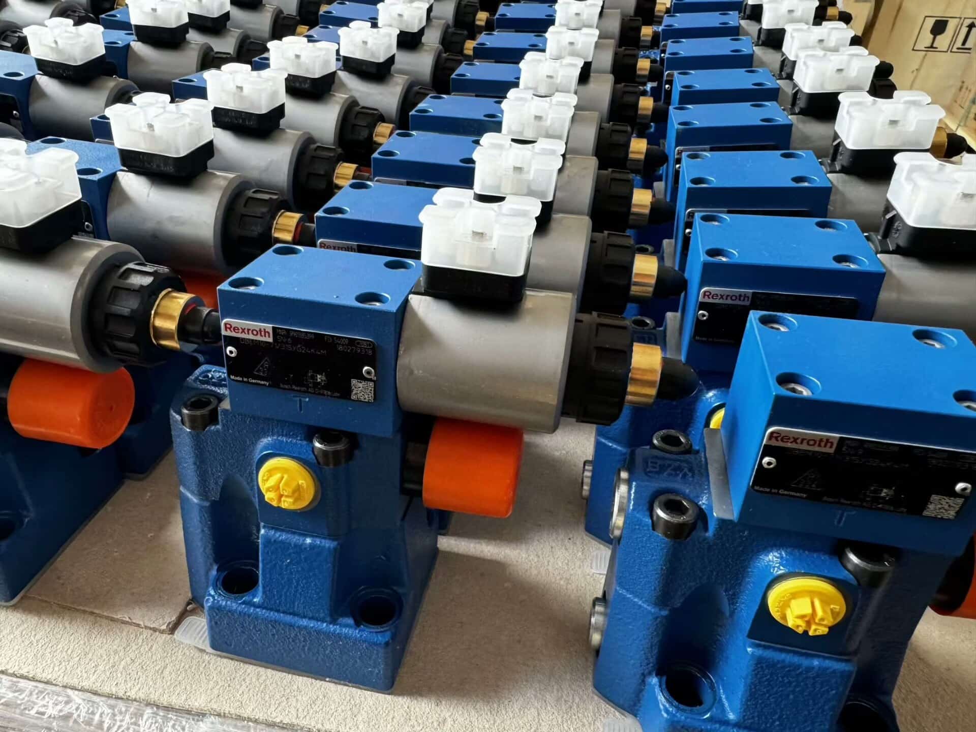 Ολοκαίνουργιο αυθεντικό σερβοκινητήρα Bosch Rexroth Proportional valve 4WRAE10W60-2X/G24K31/A1V Servo Motor Γρήγορη αποστολή