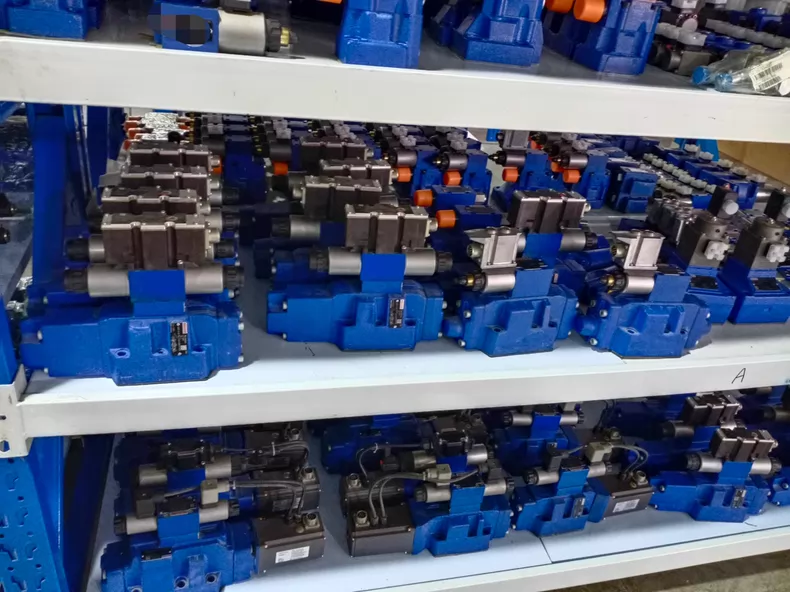 Ολοκαίνουργιο Γνήσιο σερβοκινητήρα Bosch Rexroth Proportional valve 4WRZ25W8-325-7X/6EG24N9K4/D3M Servo Motor Γρήγορη αποστολή