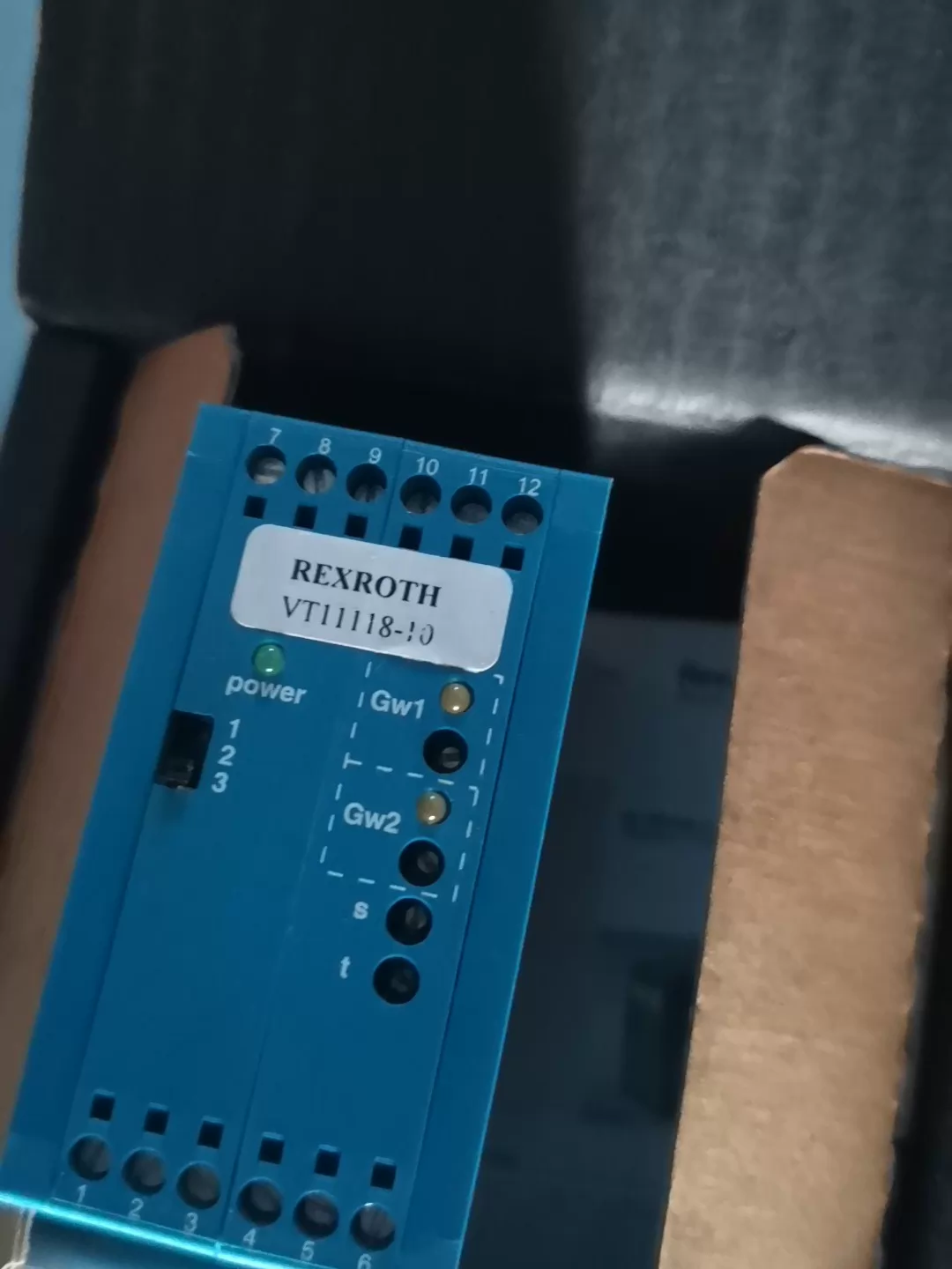 Ολοκαίνουργιο αυθεντικό σερβοκινητήρα Bosch Rexroth VT11118-10 Servo Motor Γρήγορη αποστολή