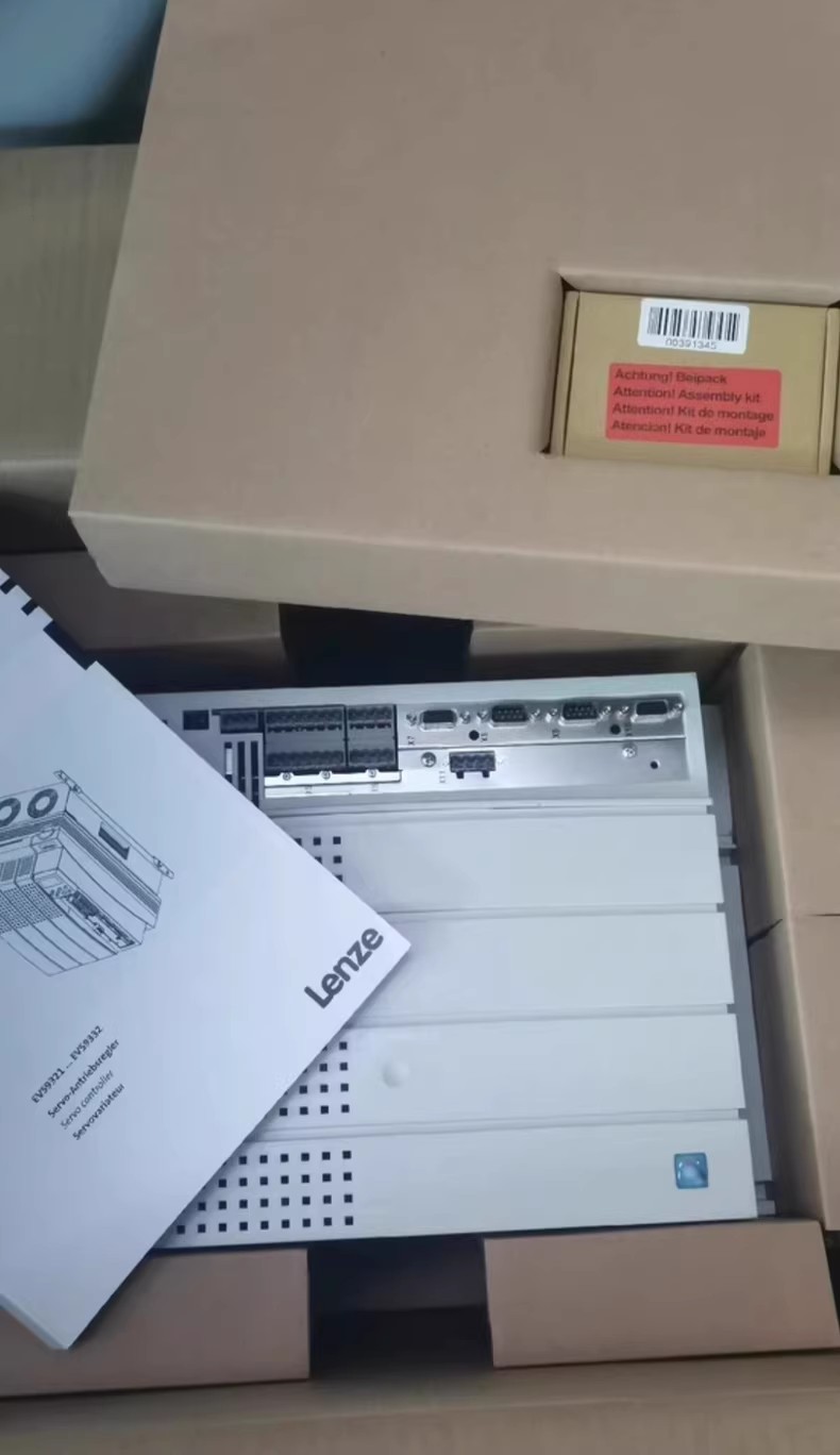 Γνήσιο νέο Lenze E82EV113-4C040 Industrial I/O Module FedEx DHL Γρήγορη αποστολή