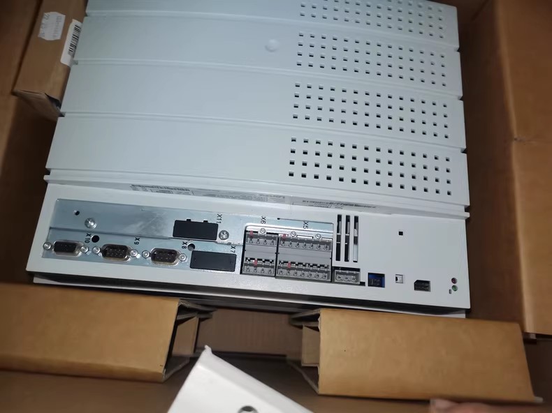 Γνήσιο νέο Lenze E82EV223-4B241 Industrial I/O Module FedEx DHL Γρήγορη αποστολή