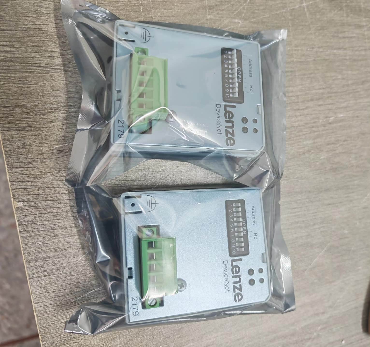 Γνήσιο νέο Lenze EMF2177IB Industrial I/O Module FedEx DHL Γρήγορη αποστολή